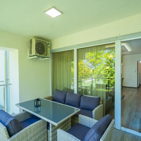 Apartment Blue Azure Zamardi