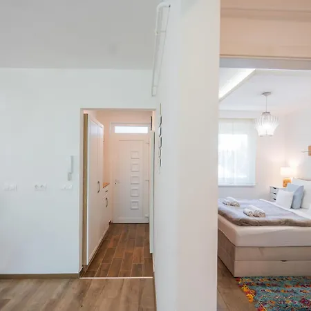 Blue Azure Apartment *
